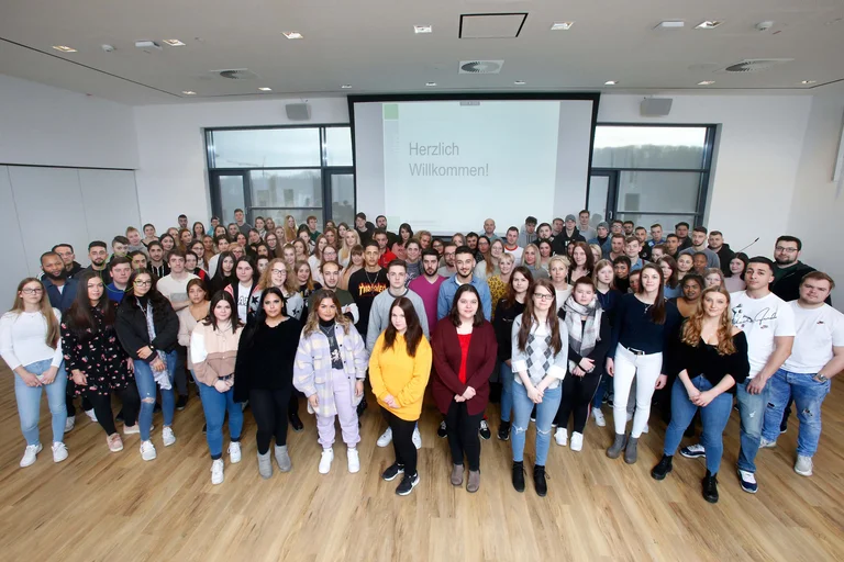 128 Personen starten die Pflegeausbildung