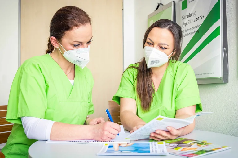 Gemeinsam mit ihrer Kollegin Arijana Ivis bleibt Tatjana Sinner immer auf dem neusten Stand rund um das Thema Zucker. 