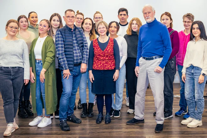 Dr. Rolf Lücke (1. Reihe, rechts), Silke Mattelé (1. Reihe, 2. von rechts) und Teilnehmer der Weiterbildung