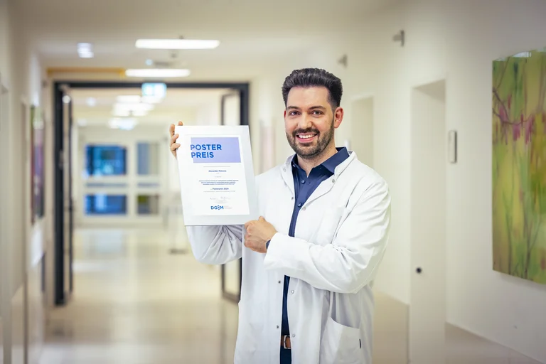Der Assistenzarzt mit dem Posterpreis