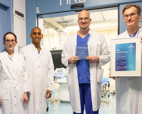 Das Team um Priv.-Doz. Dr. Hans-Jörg Hippe, Chefarzt der Kardiologischen Klinik