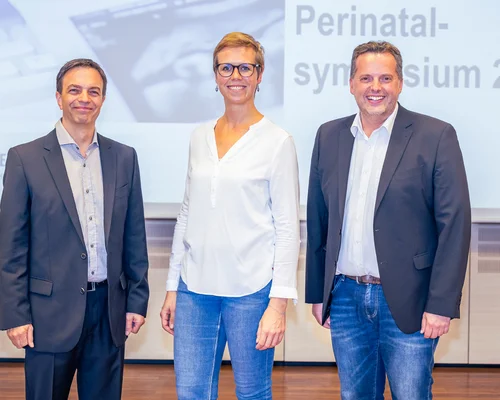 Valentin Menke (l.), Vivian Simm (m.) und Prof. Dr. Sven Schiermeier (r.)