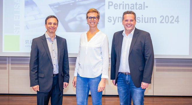 Valentin Menke (l.), Vivian Simm (m.) und Prof. Dr. Sven Schiermeier (r.)