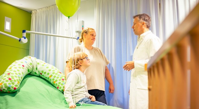 Prof. Dr. Clemens Tempfer informiert Interessierte