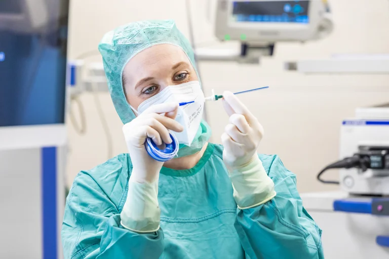 Eine PJ-Studentin im OP