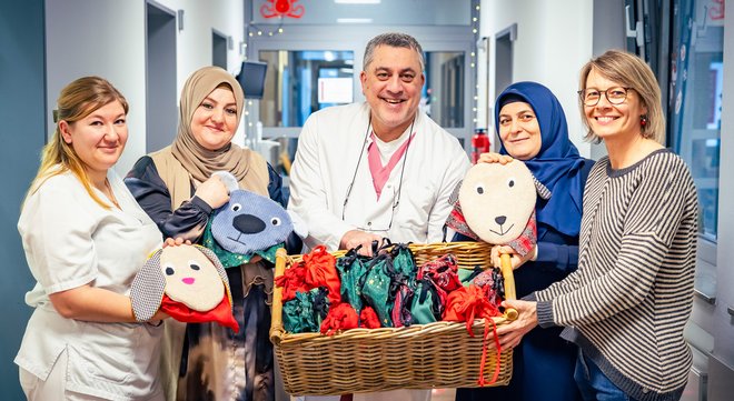 Dr. Bahman Gharavi (Mitte) und Nellja Gross (links)