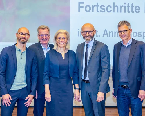 Dr. Viktor Rempel (2.v.r.) und Dr. Monika Engelke mit weiteren Experten