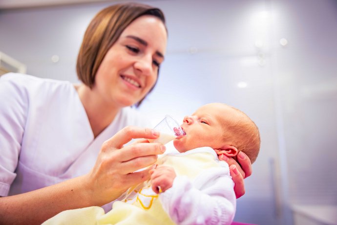 In der Stillberatung des St. Anna Hospital Herne unterstützten Stillberaterinnen Mütter bei der Ernährung ihres Babys.