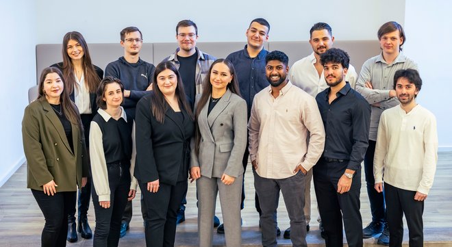 13 Anästhesietechnische Assistenten erhielten nach Ausbildung ihr Examen