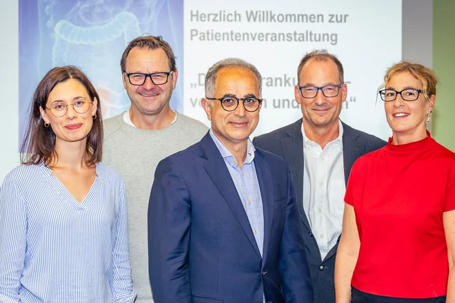 Prof. Dr. Metin Senkal (m.) mit weiteren Experten