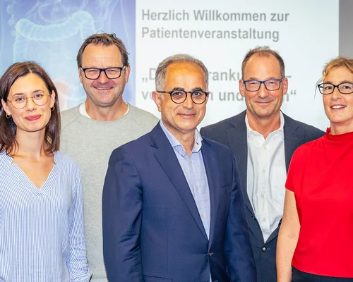 Prof. Dr. Metin Senkal (m.) mit weiteren Experten