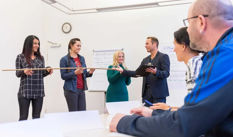 Mitarbeiter trainieren ihre kommunikativen Fähigkeiten