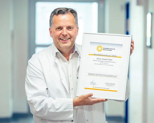 Freut sich über den erneuten Qualitätsnachweis des Qualitätsverbund Beckenboden des Marien Hospital Witten: Prof. Dr. Sven Schiermeier, Direktor des Zentrum für Frauenheilkunde und Geburtshilfe der St. Elisabeth Gruppe und Chefarzt der Frauenklinik und Geburtshilfe des Marien Hospital Witten.