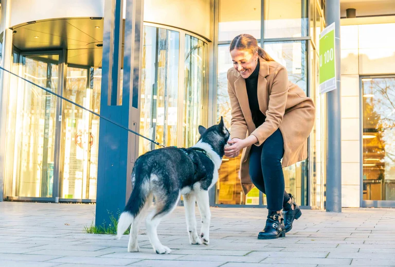 Sowohl die Pflege von Tieren als auch von Menschen bereiten Anika Swiatkowski große Freude