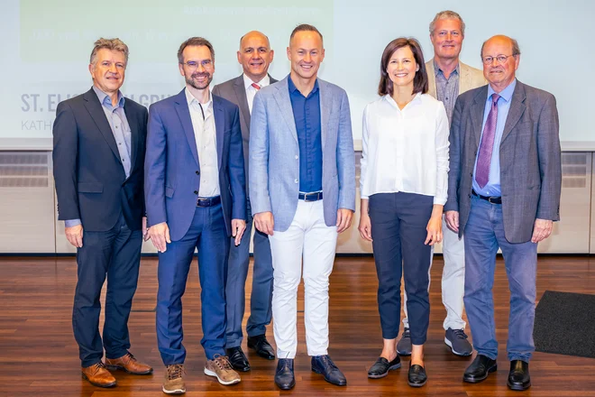 Prof. Dr. Xenofon Baraliakos (Mitte) und weitere Experten