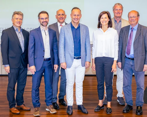 Prof. Dr. Xenofon Baraliakos (Mitte) und weitere Experten