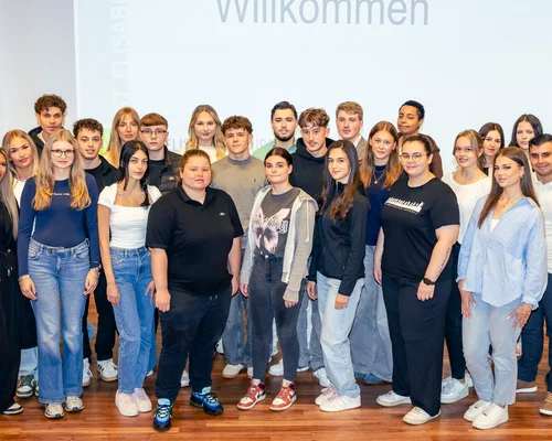 26 Auszubildene starten in Verwaltung