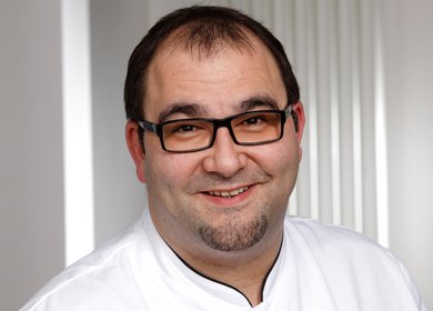 Ramin Homayouni, Gesamtleitung Küche / Verpflegungsmanagement