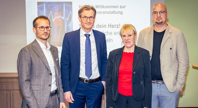 Priv.- Doz. Dr. Hans-Jörg Hippe, Charis Gkalapis und Holger Priebe-Brämer sowie Eva Eigenbrod