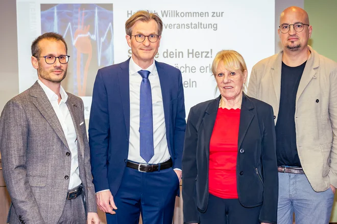 Priv.- Doz. Dr. Hans-Jörg Hippe, Charis Gkalapis und Holger Priebe-Brämer sowie Eva Eigenbrod