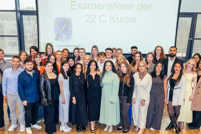 Am 29. September 2025 haben 41 Auszubildende ihre Ausbildung am Campus der St. Elisabeth Gruppe erfolgreich abgeschlossen.