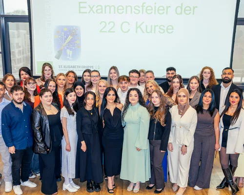 Am 29. September 2025 haben 41 Auszubildende ihre Ausbildung am Campus der St. Elisabeth Gruppe erfolgreich abgeschlossen.