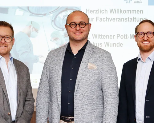 Priv.-Doz. Dr. Stephan Langer, Chefarzt der Klinik für Gefäßchirurgie, Prof. Dr. Dr. Heiko Sorg, Chefarzt der Klinik für Plastische, Rekonstruktive und Ästhetische Chirurgie des Marien Hospital Witten und Dr. Lars Hendricks, Leitender Oberarzt der Klinik für Plastische, Rekonstruktive und Ästhetische Chirurgie.