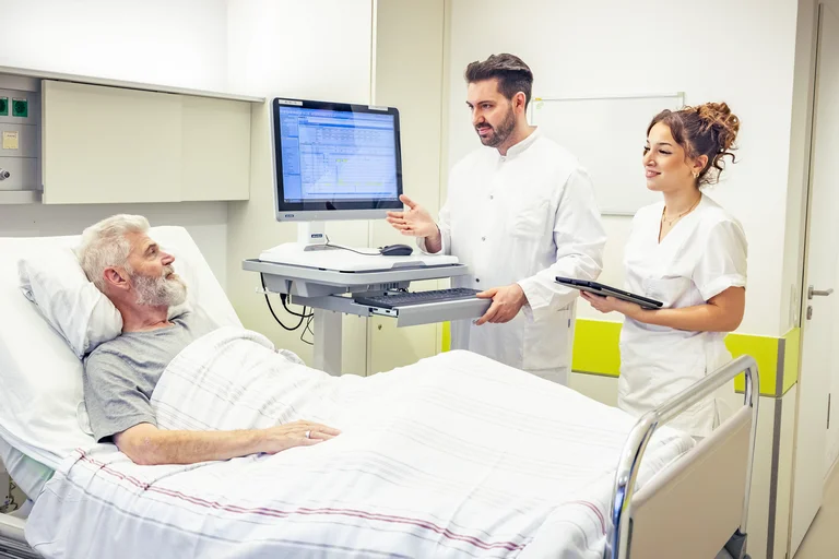 Ärzte am Krankenbett