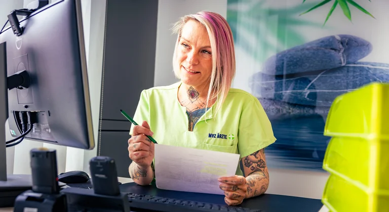 Als erstes ruft die MFA die Labordaten ab.