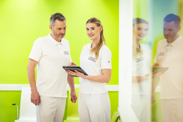 Gespräch unter Kollegen in der Ergotherapie