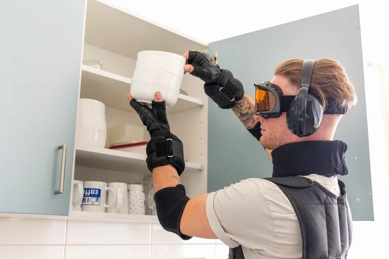 Alterssimulationsanzug