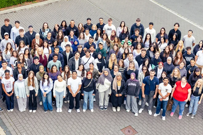 175 Auszubildende der St. Elisabeth Gruppe starteten am 01. August 2025 in die Ausbildung zur Pflegefachkraft.