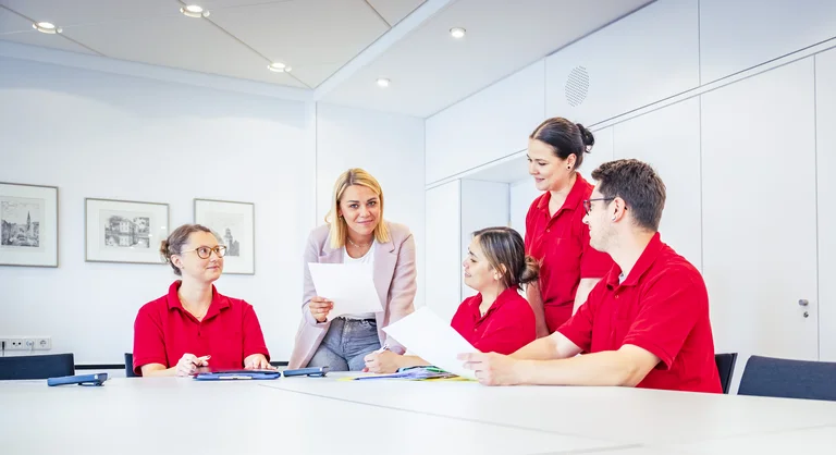 Das Team Entlassmanagement ist in einem Meeting