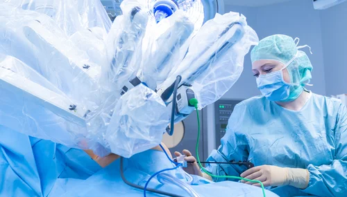 Facharztausbildung: Assistenzärztin Chirurgie im OP