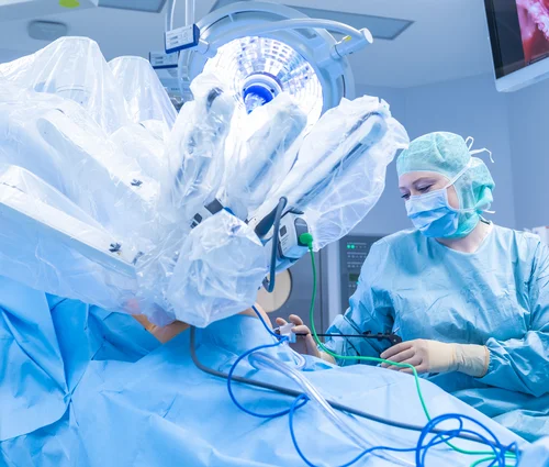 Facharztausbildung: Assistenzärztin Chirurgie im OP