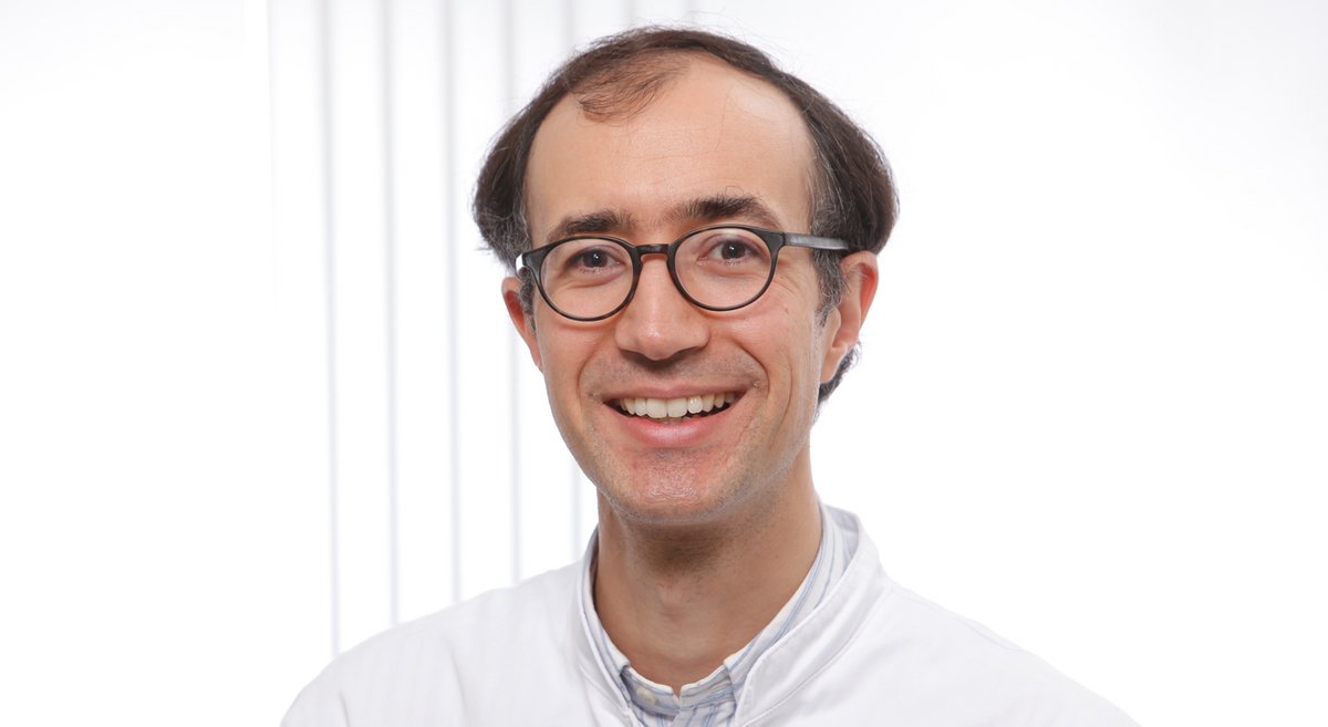 Press photograph of Amin Turki from the St. Elisabeth Gruppe news item on the leukemia laboratory-AI study.