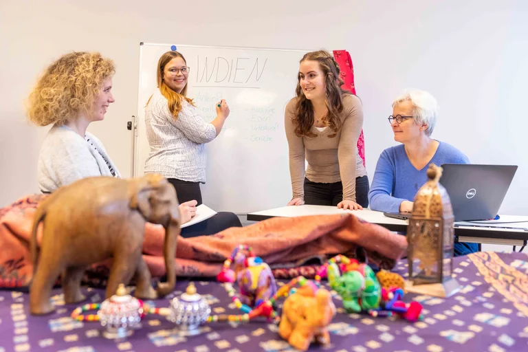 Pflegeausbildung: Praxiseinsatz in Indien