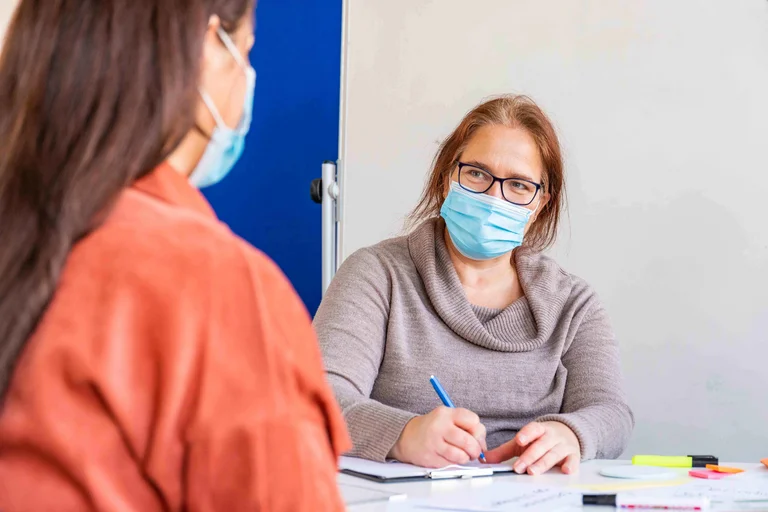 Lerncoach Nicole Zellmer unterstützt die Azubis der Pflege