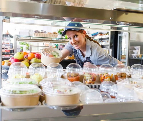 Mitarbeiterin der Cafeteria
