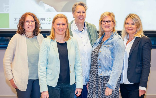 Die Experten der Hebammenschule der St. Elisabeth Gruppe informierten Hebammen zur Notfallversorgung in der Geburtshilfe. 