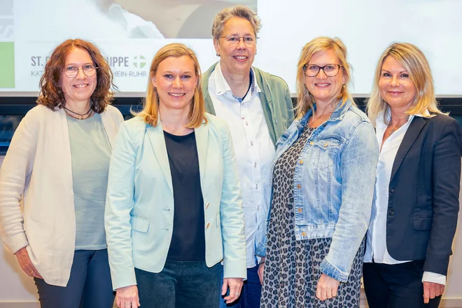 Die Experten der Hebammenschule der St. Elisabeth Gruppe informierten Hebammen zur Notfallversorgung in der Geburtshilfe. 