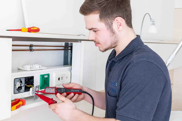 Ausbildung zum/zur Elektroniker/in für Energie und Gebäudetechnik