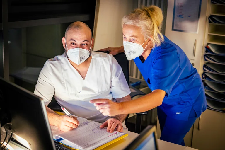Zeren Sevindik im Nachtdienst