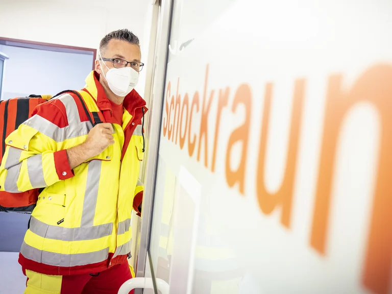 Ein Notarzt vorm Schockraum
