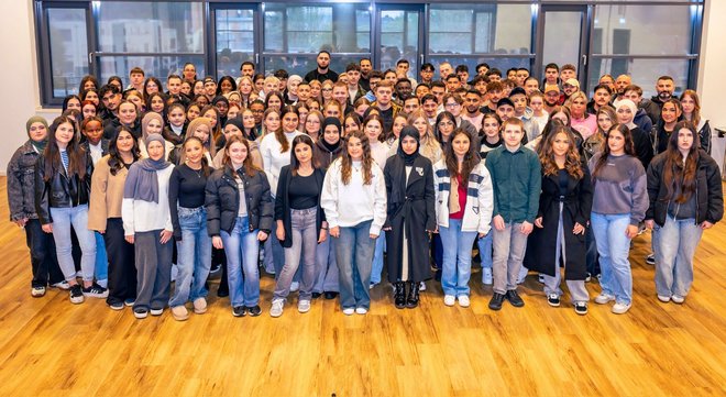 155 angehende Pflegefachkräfte