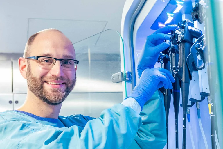 Christian Schulte ist Pflegekraft in der Endoskopie