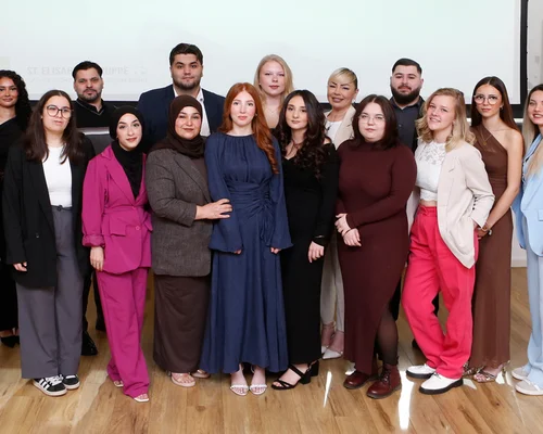 Gruppenfoto der frisch examinierten Auszubildenden