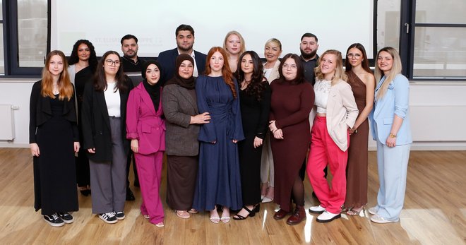 Gruppenfoto der frisch examinierten Auszubildenden