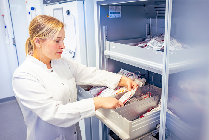 Katarina Steffen sorgt als Standortleitung des Labors auch bestmöglich für die Sicherstellung des Mindestbestandes an Blutprodukten für das Blutdepot des Krankenhauses.